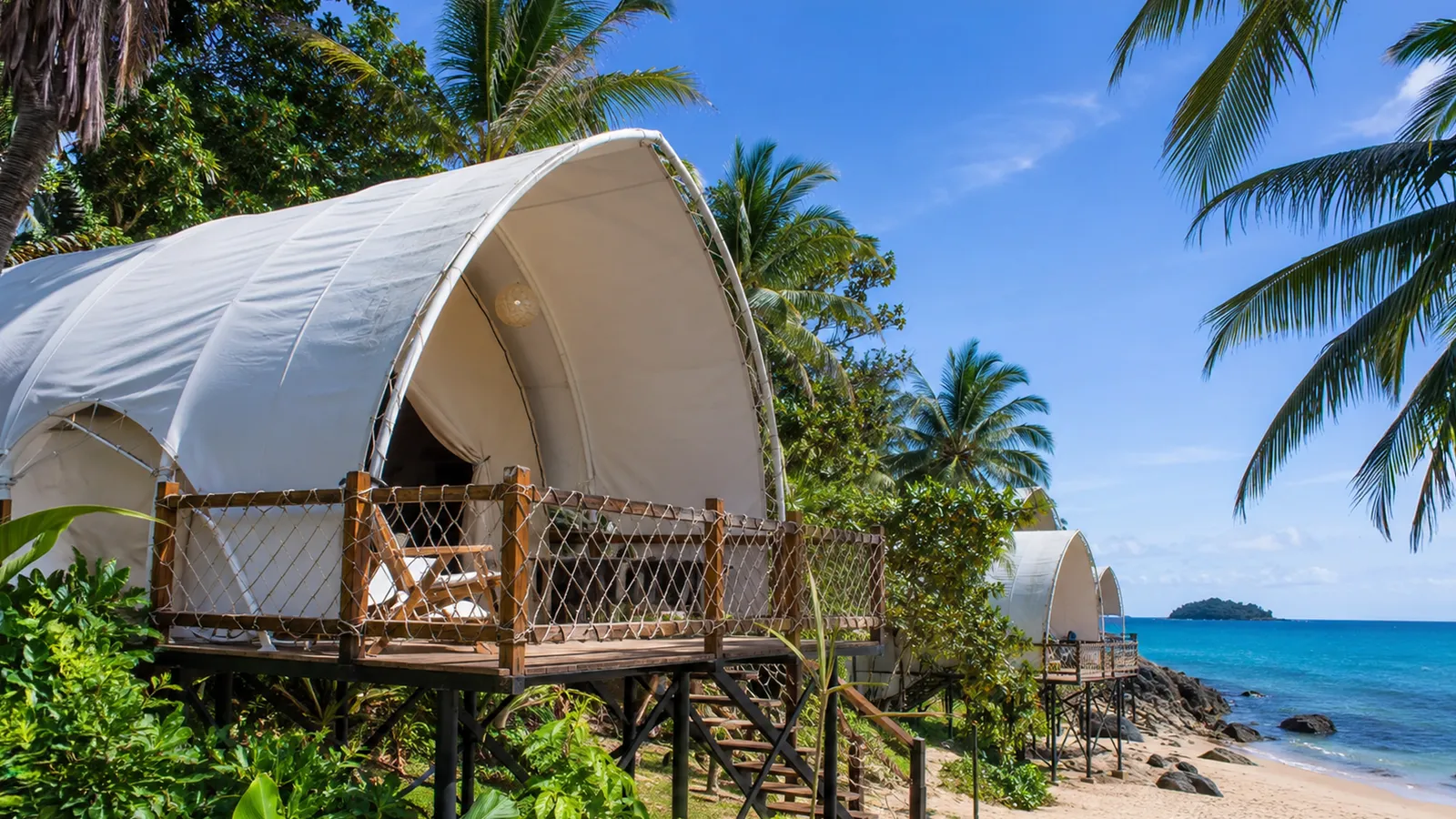 Vista glamping tent by the ocean